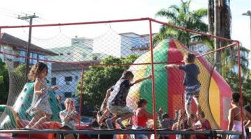 Programa leva atividades culturais a praça em Santos