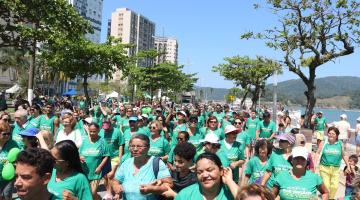 Onda verde invade orla da Ponta da Praia, em Santos, para conscientizar sobre a doação de órgãos