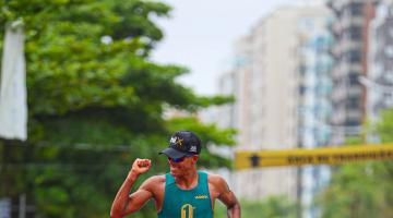 Triatleta na chegada da prova. #Paratodosverem