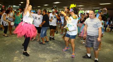 Baile do projeto Tam Tam faz a alegria de dezenas de famílias 