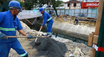 Infraestrutura da segunda etapa do pontilhão do canal 5 é preparada