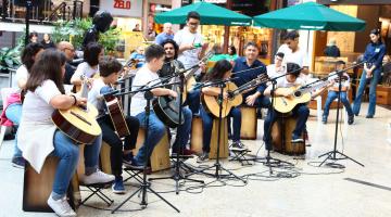 Dia do Voluntariado é marcado por música, teatro e dança