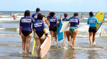 Projeto Verão da Escola Radical tem início com aulas de bodyboard