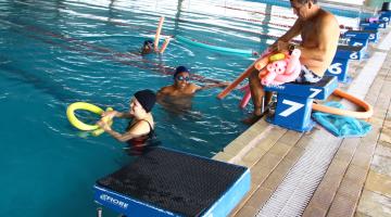 Piscinas públicas são convite para se refrescar nos dias de calor