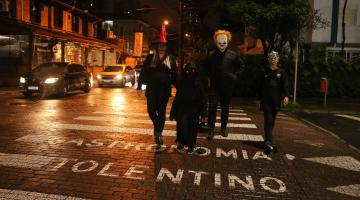 Rua Gastronômica de Santos terá noite de Halloween nesta terça-feira