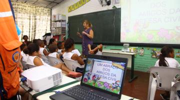 Defesa Civil ensina crianças a agir  em situações de risco