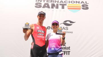 REINALDO E PATRICIA ABRAÇADOS NO PÓDIO SEGURAM SEUS TROFÉUS. #PARATODOSVEREM