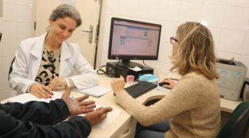 pessoas atendidas por médica #paratodosverem 