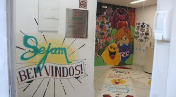 paredes pintadas por figuras infantis  #paratodosverem