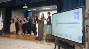 Palco do Simpósio de Tecnologia. #Paratodosverem