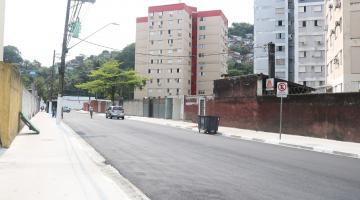 Nova pavimentação conclui pacote de renovação em bairro da Zona Noroeste de Santos 