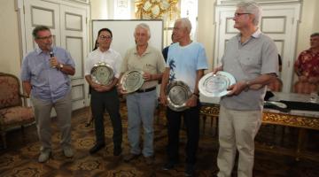 Pioneiros do surfe são homenageados