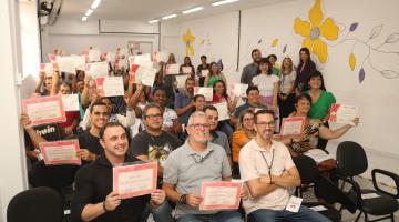 Programa Fênix entrega certificados e encaminha participantes para qualificação profissional em Santos