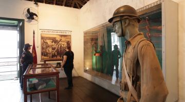 Casa do Trem recebe visita de oficiais do Instituto Militar