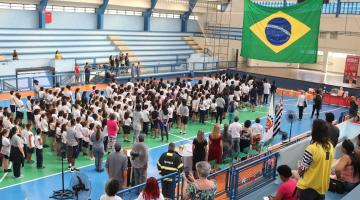 Cerca de 380 alunos do Programa Bombeiro na Escola se formam em Santos