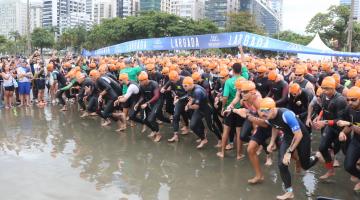Largada do Troféu Brasil de Triathlon. #Paratodosverem.