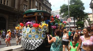 Aqui tem folia: Carnabonde e bailes nas tendas 