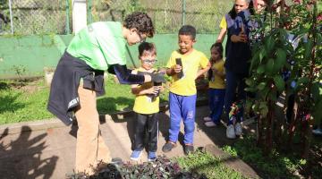 Criançada curte oficina de plantio nas atividades de férias do Jardim Botânico de Santos