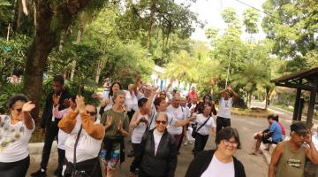 Caminhada no Jardim Botânico na Ação de Cidadania. #Paratodosverem