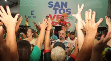 Bailes e matinês de carnaval nas tendas de Santos têm muita animação e segurança