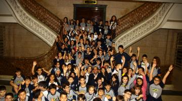 Grupo de alunos da escola Jean Piaget visita o Paço Municipal