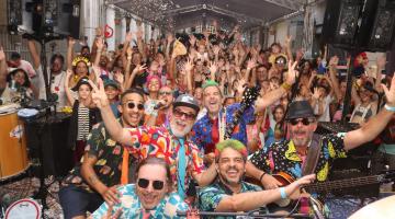 Carnacentro faz a festa de 30 mil pessoas no Centro Histórico de Santos