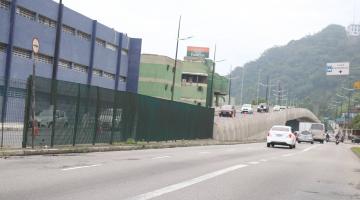 Adequação em gradis vai garantir mais segurança em Elevado no Centro de Santos