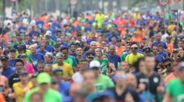 grande volume de atletas correndo. #paratodosverem 