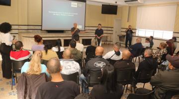 servidores reunidos em sala para palestra. #paratodosverem