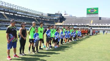 Com finais no gramado da Vila, 1ª Copa Museu Pelé conhece escolas municipais campeãs em Santos