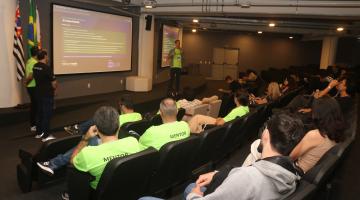 pessoas reunidas em evento #paratodosverem