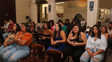 publico acompanha formatura #paratodosverem