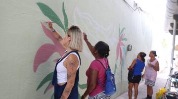 Muro de policlínica de Santos ganha painel comemorativo ao Mês da Mulher