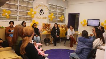 mulheres reunidas em sala para palestra. #paratodosverem