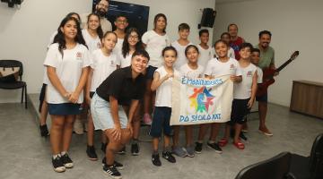 embaixadores do século 21 posam para foto. #paratodosverem 