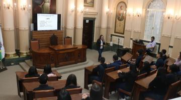 Alunos do Camps realizam visita ao Palácio José Bonifácio em Santos