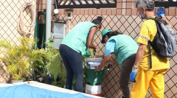 Mutirão elimina 35 focos com larvas de mosquito no Rádio Clube em Santos