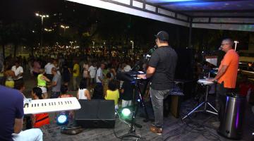 Baile tem edição na praia neste domingo