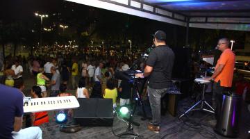 Baile tem edição na praia neste domingo