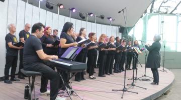 Coral Municipal de Santos se apresentando. #Paratodosverem.