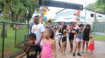 Festa de Natal dos Morros reúne 2 mil pessoas na Lagoa da Saudade em Santos