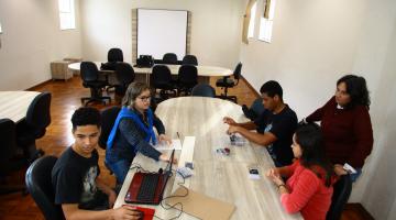 Recém-formados da EJA trocam ideias sobre projeto de computação física  