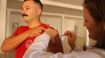 Santos imuniza mais de 60 oficiais do Corpo de Bombeiros contra gripe; campanha segue nesta quarta 