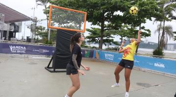 Jogadoras de freeflyball. #Paratodosverem.