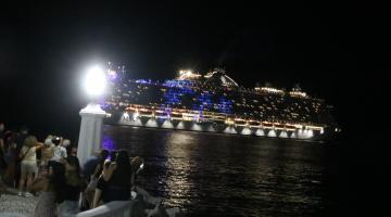 navio se despede de Santos #paratodosverem