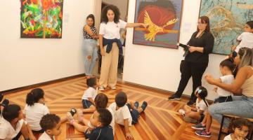 Alunos de escola de Santos visitam Pinacoteca Benedicto Calixto