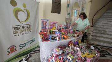 Campanha de Natal arrecada brinquedos e alimentos