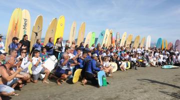 Festa celebra 34 anos de resultados da Escola Radical de Surf de Santos