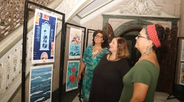 Exposição ilustra o cotidiano de mulheres caiçaras no Paço Municipal de Santos