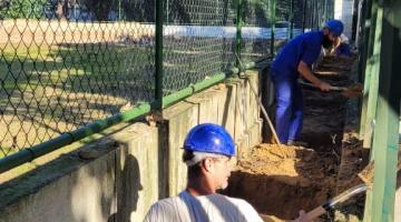 operário atua em vala #paratodosverem 